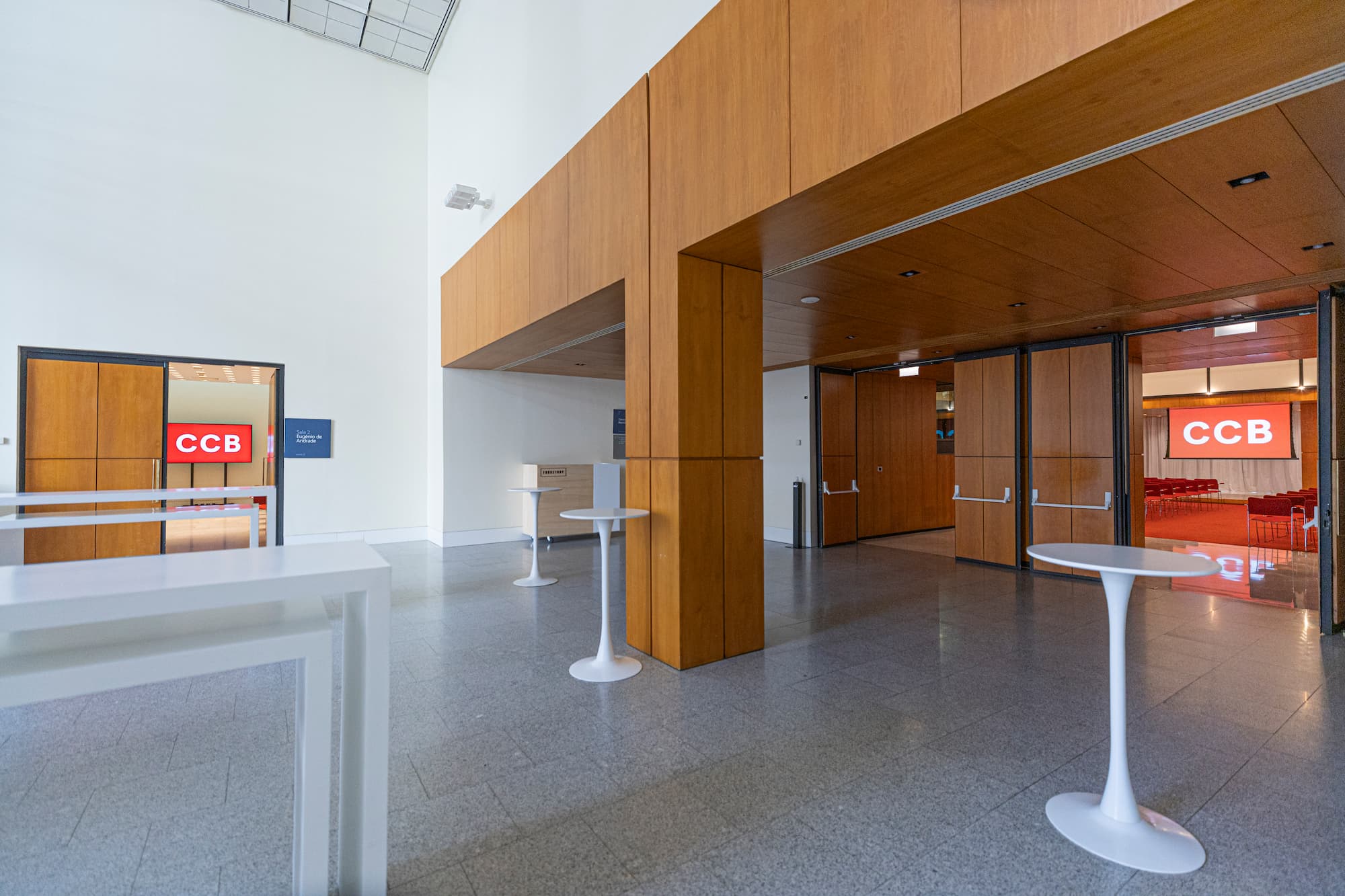 http://Hall%20Sala%20Engénio%20de%20Andrade%20e%20Sala%20Luís%20Freitas%20Branco