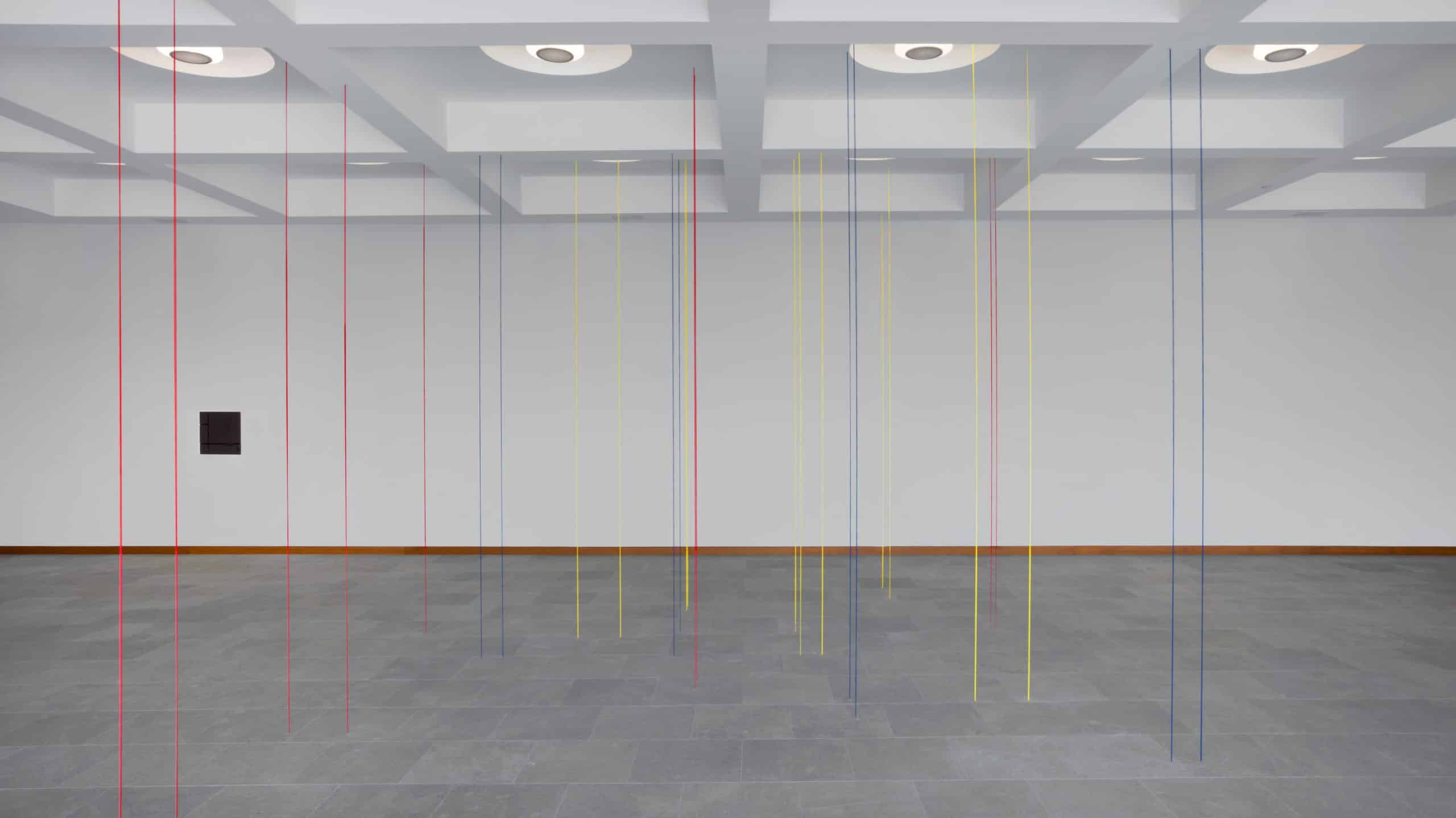 Fred Sandback
Broadway Boogie Woogie (Sculptural Study, Twenty-Eight-Part Vertical Construction), 1991/2006
Red, yellow, and blue acrylic yarn
Situational: spatial relationships established by the artist; overall dimensions vary with each installation
564 x 492 x 417 cm as installed at Glenstone, 2016
Glenstone Museum, Potomac, Maryland
© 2024 Fred Sandback Archive
Photo: Cathy Carver, courtesy Glenstone

