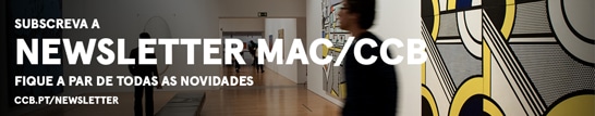 imagem da galeria do Mac/CC onde mostra publico a passear e obras de arte afixadas nas paredes, com a seguinte menção " subscreva a Newsletter MAC/CCB"
