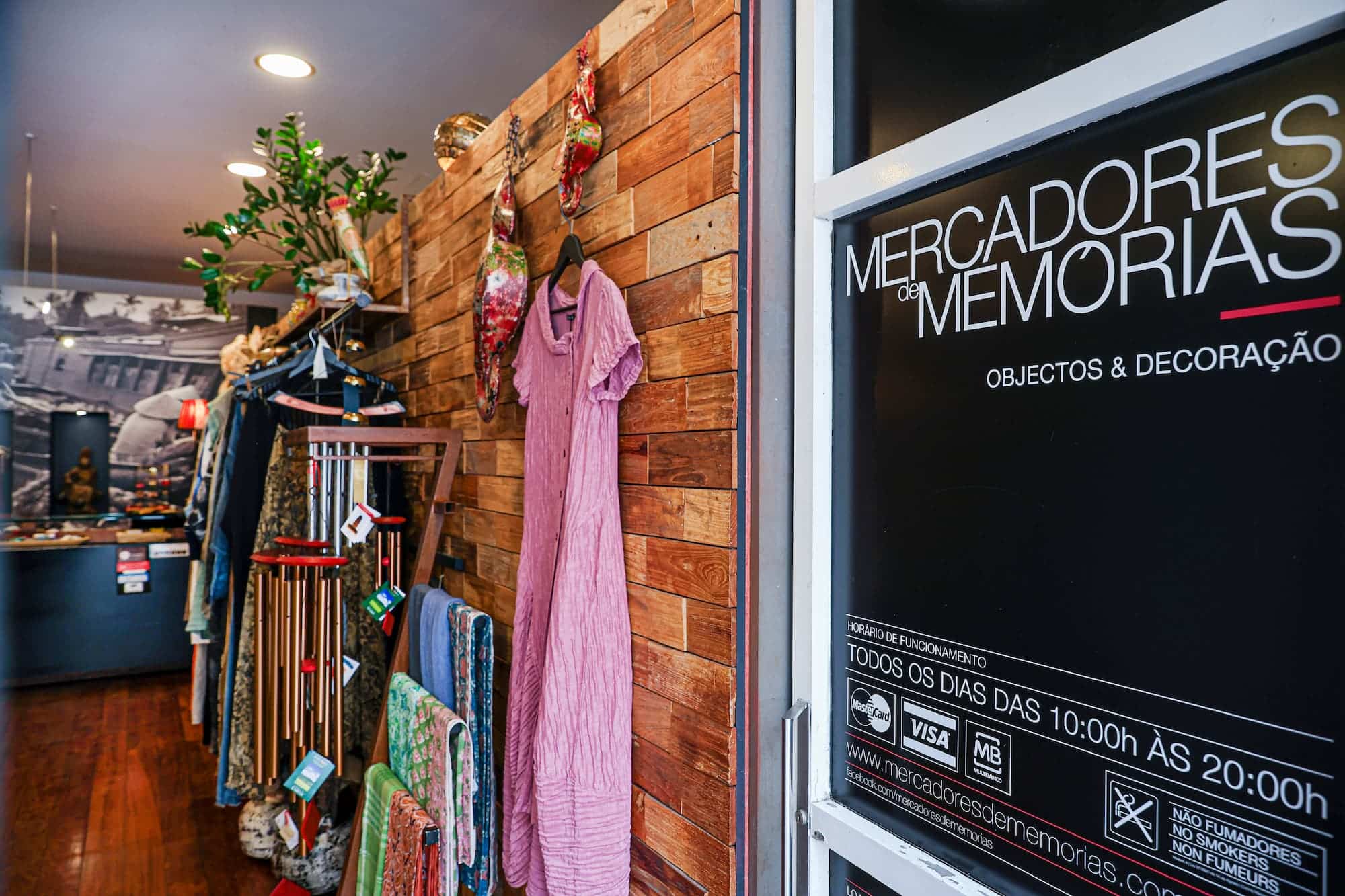 Mercadores de Memórias (c) José Carlos Carvalho